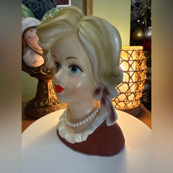 Elegant Cream and Brown Ceramic Bust - Picture 10 of 17